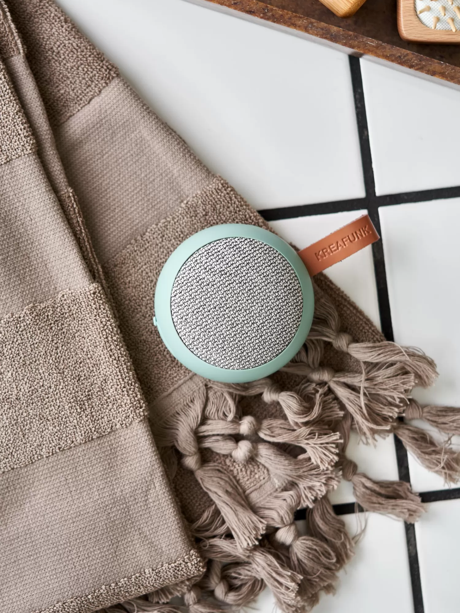 AGO II FABRIC Bluetooth-høyttaler*Søstrene Grene Discount