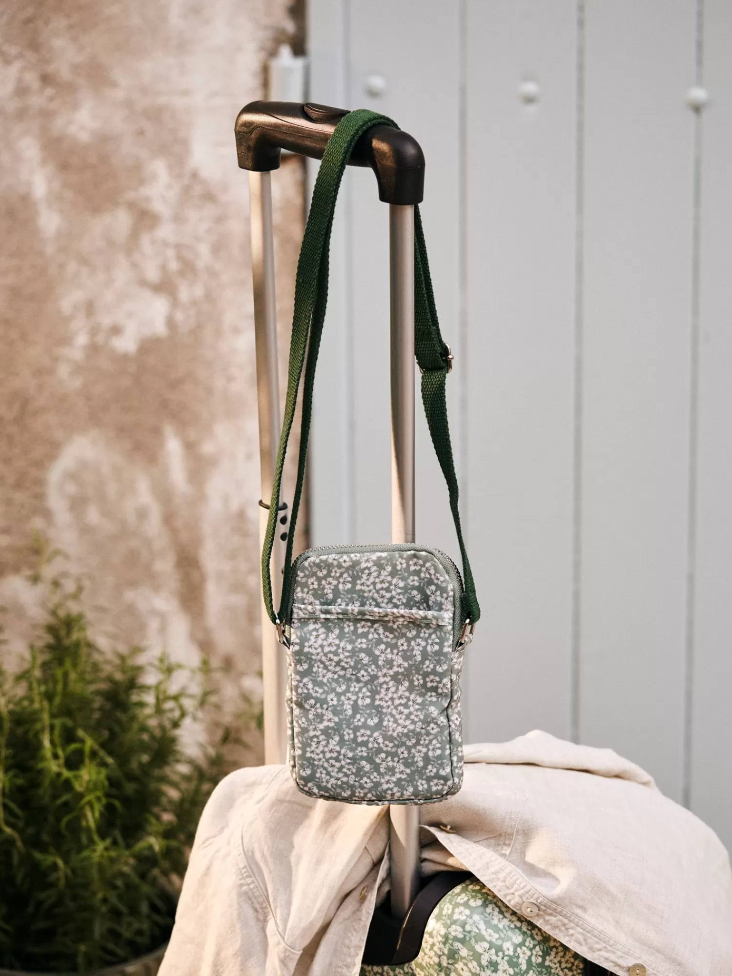 Crossbody-veske*Søstrene Grene Store